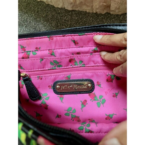 Betsey Johnson Shoulder Bag Roses Hearts Gold Chain Faux Leather Purse - Picture 6 of 7